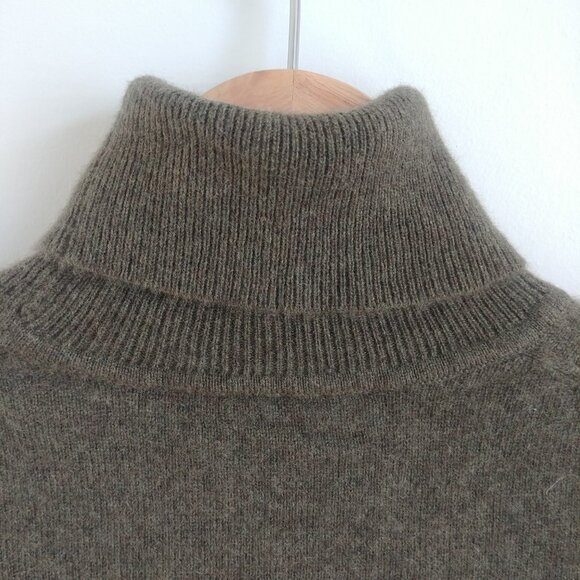 Lord + Taylor 100% cashmere green turtleneck sweater Medium Petite - Picture 6 of 15
